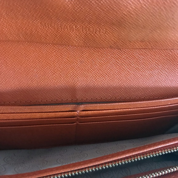 Michael Kors Signature Logo Wallet - Picture 6 of 6